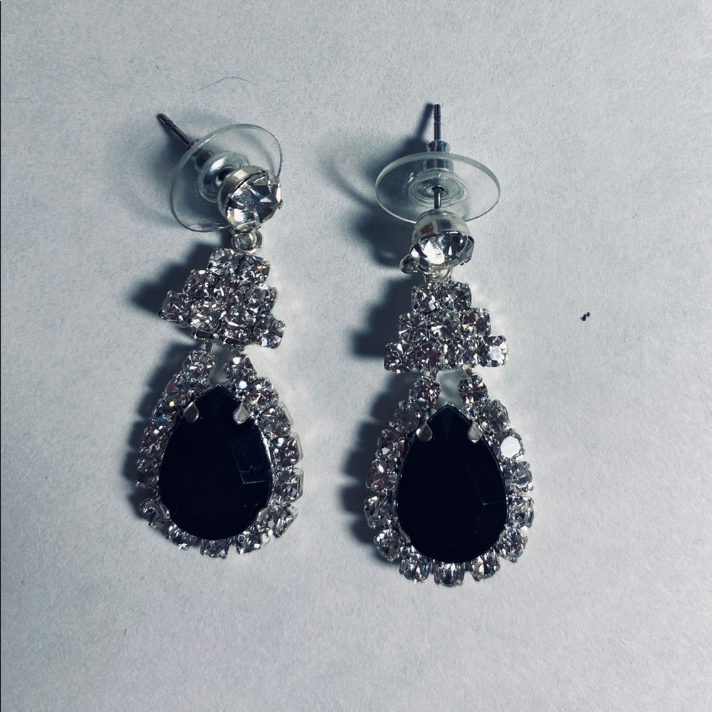Set of Sparkling black and crystal necklace & earrings